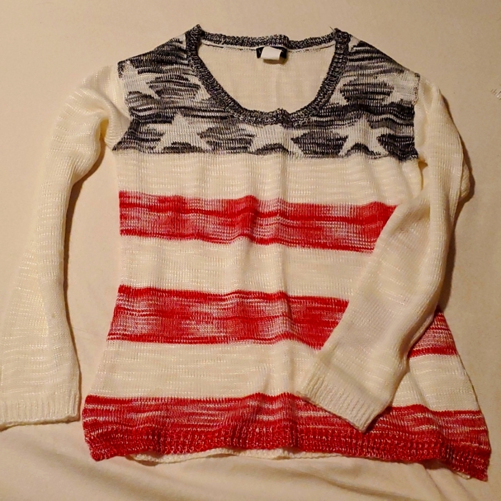 VENUS women's small light knit sweater
